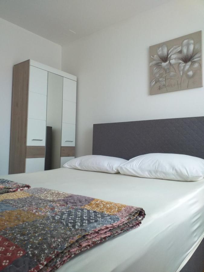 Apartments Golic Biograd Na Moru Exterior foto